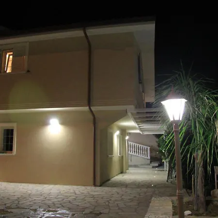 With Salt Water And Heated Pool And Jacuzzi Near The Sea * Sant'Omero