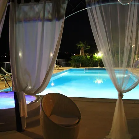 Vila With Salt Water And Heated Pool And Jacuzzi Near The Sea Sant'Omero