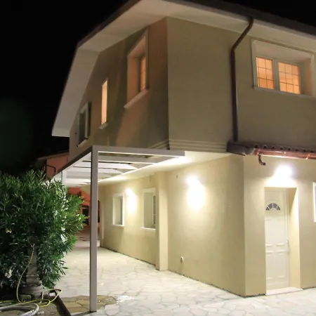 With Salt Water And Heated Pool And Jacuzzi Near The Sea *