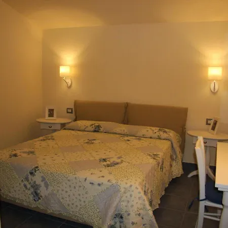 Villa With Salt Water And Heated Pool And Jacuzzi Near The Sea