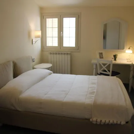 Vila With Salt Water And Heated Pool And Jacuzzi Near The Sea