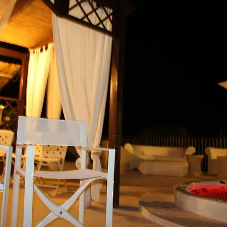 With Salt Water And Heated Pool And Jacuzzi Near The Sea Villa *