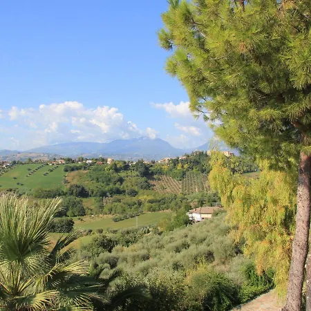 Vila With Salt Water And Heated Pool And Jacuzzi Near The Sea